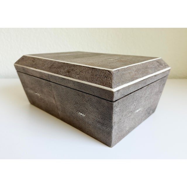 Late 20th Century Large R & Y Augousti Shagreen Box With Bone Inlay, Late 20th Century For Sale - Image 5 of 18