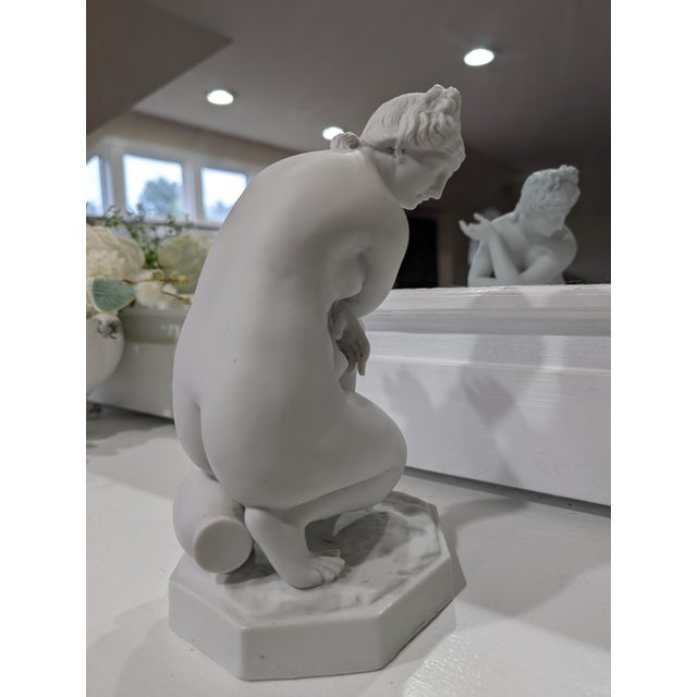 Early 20th Century Antique Bisque Porcelain Crouching Venus Sculpture (Early 20th C) For Sale - Image 5 of 9