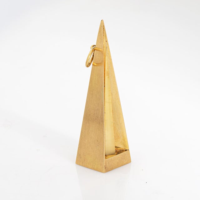 Striking and highly sculptural Carimati pendant crafted in 18 karat yellow gold (circa 1970s to 1980s). Carimati was a...