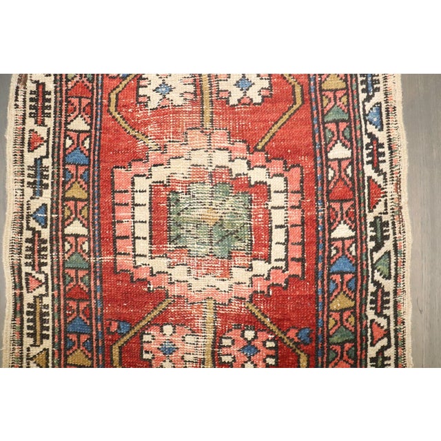 Narrow Distressed Antique Persian Heriz Runner rug no.j4186 For Sale In New York - Image 6 of 7