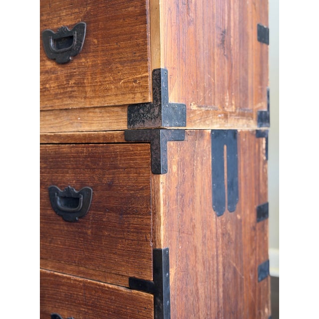 Antique Japanese Tansu Chests, Pair – Meiji Style Kimono Storage With Iron Hardware For Sale In Los Angeles - Image 6 of 12