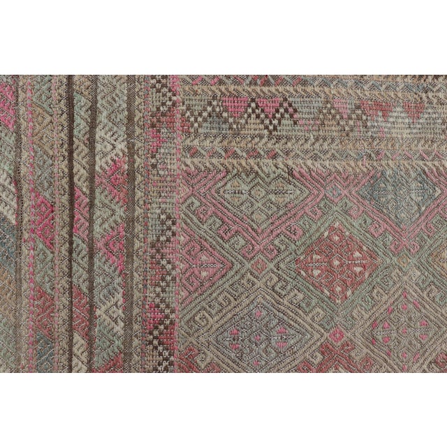 Turkish Vintage Kilim Rug With Colors of Tan and Pinks For Sale In Atlanta - Image 6 of 9