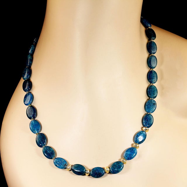 Traditional Ajd 19 Inch Smooth Oval Tablets of Glowing Apatite Necklace For Sale - Image 3 of 6