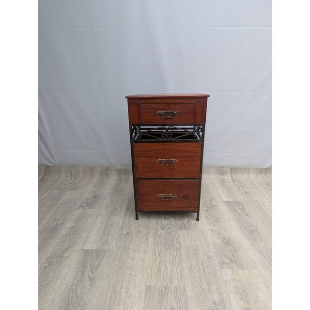 A wrought-iron cabinet with a retro look. The cabinet is made of wrought-iron steel, also known as wrought-iron. The seat...
