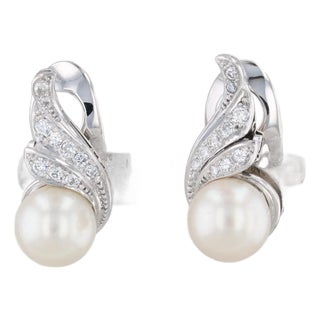 1940s Pair of Cultured Pearl 0.30ctw Diamond Drop Clip on Earrings 14k Gold Platinum For Sale