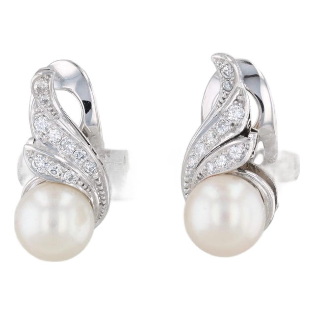 1940s Pair of Cultured Pearl 0.30ctw Diamond Drop Clip on Earrings 14k Gold Platinum For Sale