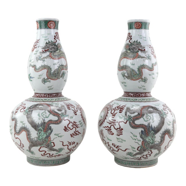 A Pair of Early 20th-Century Chinese Multicolored Dragon-Patterned Porcelain Gourd Vases, Bearing Imitation Qing Dynasty Kangxi Reign Marks. For Sale