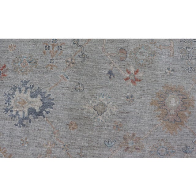 Modern All-Over Floral Oushak With a Light Gray Background With Delicate Accents For Sale In Atlanta - Image 6 of 11