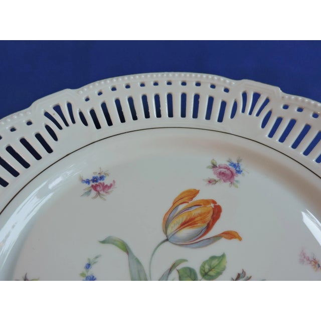 1940s Circa 1946-49 Schwarzenhammer Bavairan Porcelain Reticulated Plate Strohblume Transferware Design For Sale - Image 5 of 9