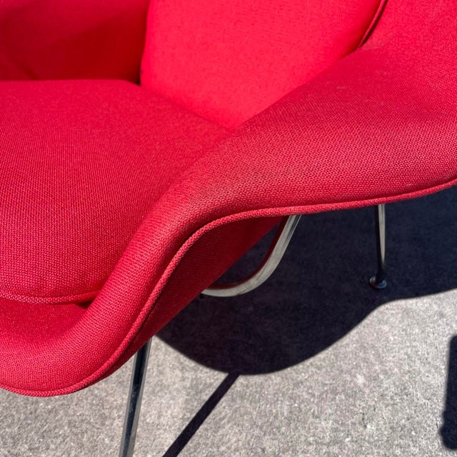 Eero Saarinen Womb Chair by Knoll, a Pair W/ Ottoman For Sale In West Palm - Image 6 of 12