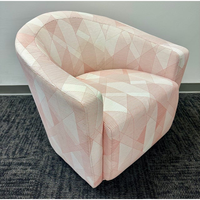 Textile Set of 5 Steelcase Turnstone Jenny Low Club Lounge Chairs Pink Geometric Pattern For Sale - Image 7 of 12