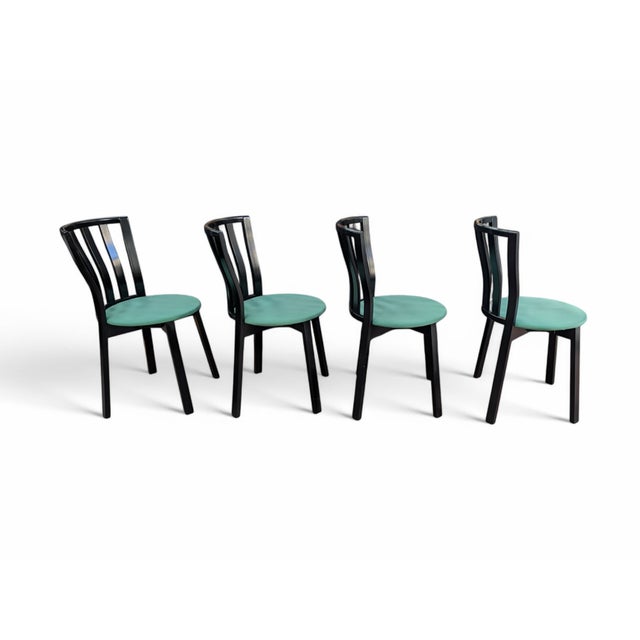 Set of 4 vintage 70s wooden chairs. All in excellent condition. Lightweight and comfortable, they adapt to any...