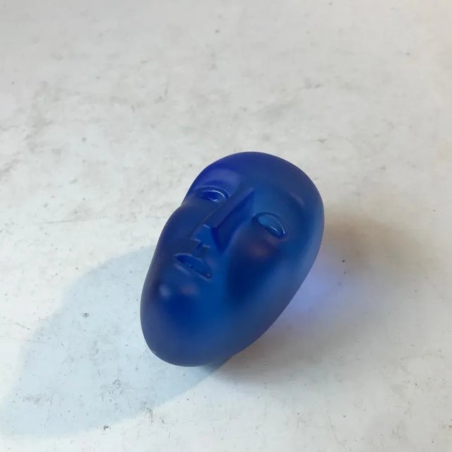 Kosta Boda Blue Glass Head by Bertil Vallien for Kosta Boda For Sale - Image 4 of 8