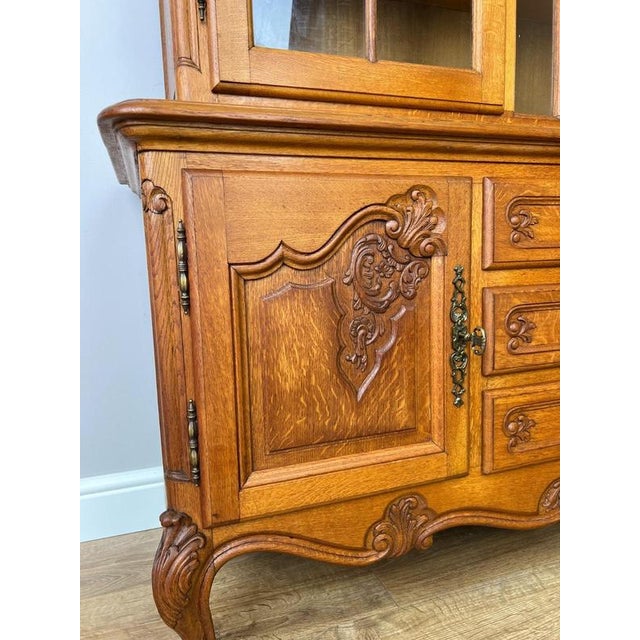 French Louis XVI Display Cabinet in Oak For Sale - Image 9 of 15