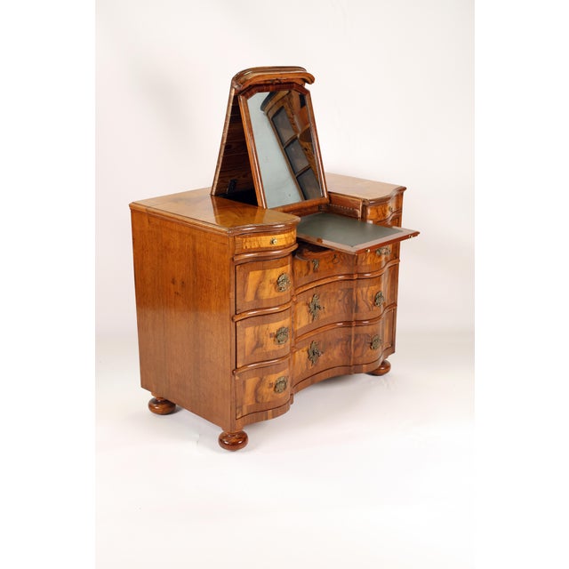 Original chest of drawers, a very beautiful walnut chest of drawers, with two narrow drawers under the top, an adjustable...