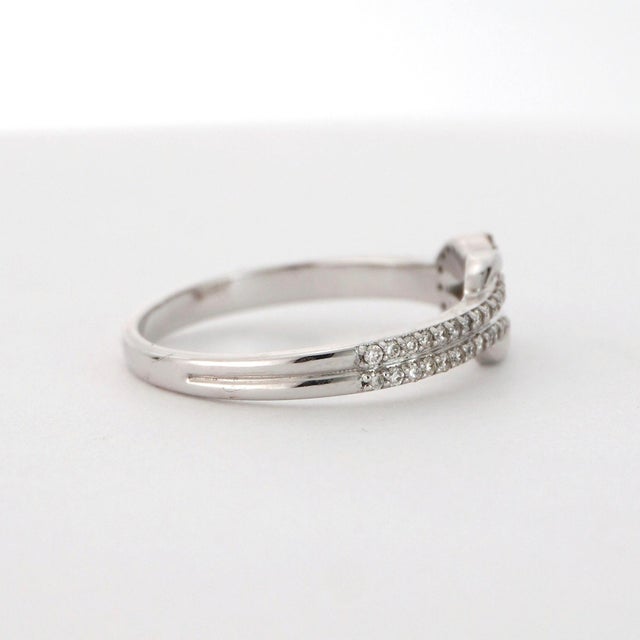 18k White Gold Knot Ring With Round White Diamonds Size 7 For Sale In New York - Image 6 of 18