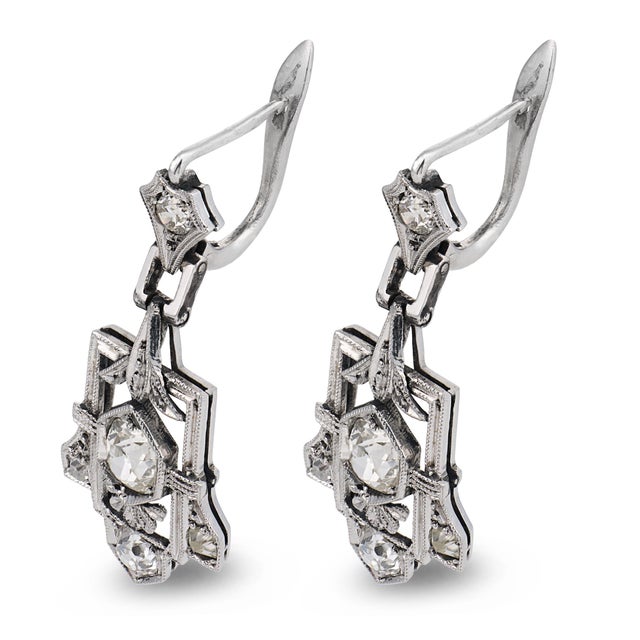 1930s Pair of Art Deco Old Cut Diamond 12k White Gold Drop Earrings For Sale - Image 4 of 5