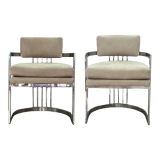 Pair of Mid Century Modernist Barrel Back Chrome Chairs in the Style of Milo Baughman For Sale