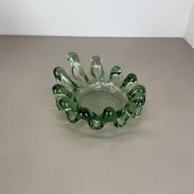 Brutalist Large Brutalist Lucid Glass Shell Ashtray, France, 1970s For Sale - Image 3 of 18