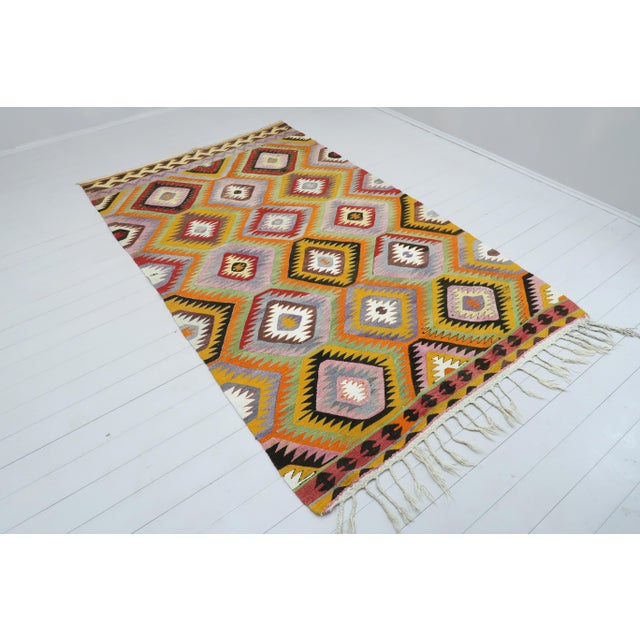 Vintage Turkish Kilim Rug- 5′7″ × 9′6″ For Sale - Image 4 of 13