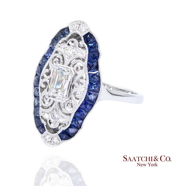 Contemporary Elegant 18k White Gold Natural Diamond and Blue Sapphire Ring, Size 6.25 For Sale - Image 3 of 10