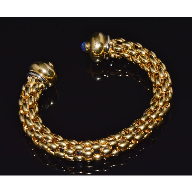 Vintage Fope Flex'it 18k Gold Natural Blue Sapphire Open Cuff Bangle Bracelet For Sale - Image 13 of 15