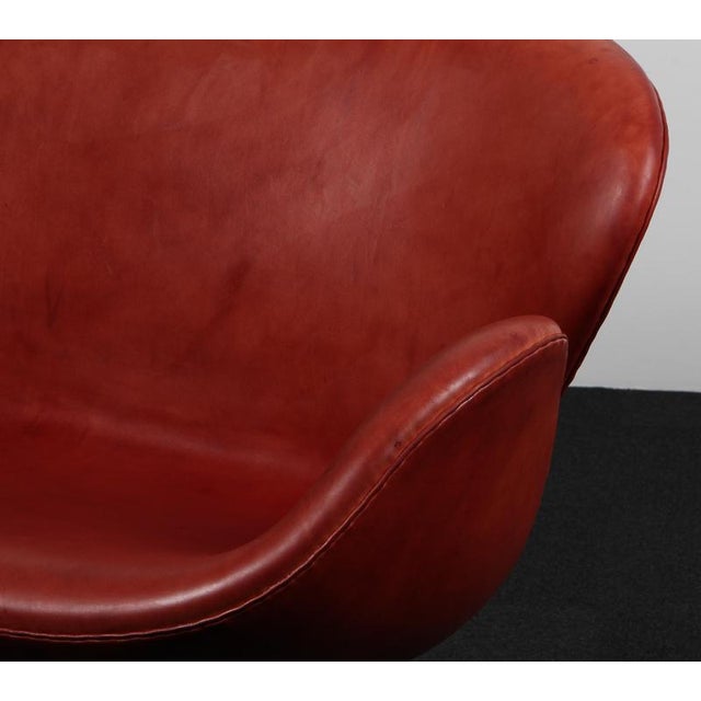 Full Grain Aniline Leather Swan Sofa by Arne Jacobsen for Fritz Hansen For Sale - Image 6 of 11