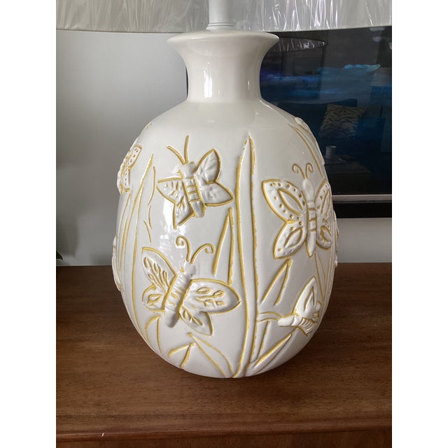 Large Vintage Ivory Ceramic Butterfly Relief Table Lamp – Rewired With New Shade For Sale - Image 4 of 7