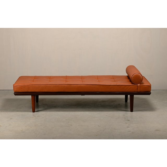 1960s GE19 Daybed in Teak and Camel Leather by Hans J. Wegner for Getama, Denmark, 1960s For Sale - Image 5 of 12