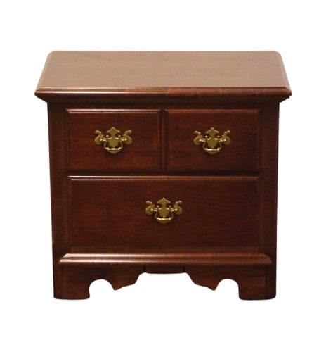 Thomasville Impressions Winston Court Solid Cherry Traditional