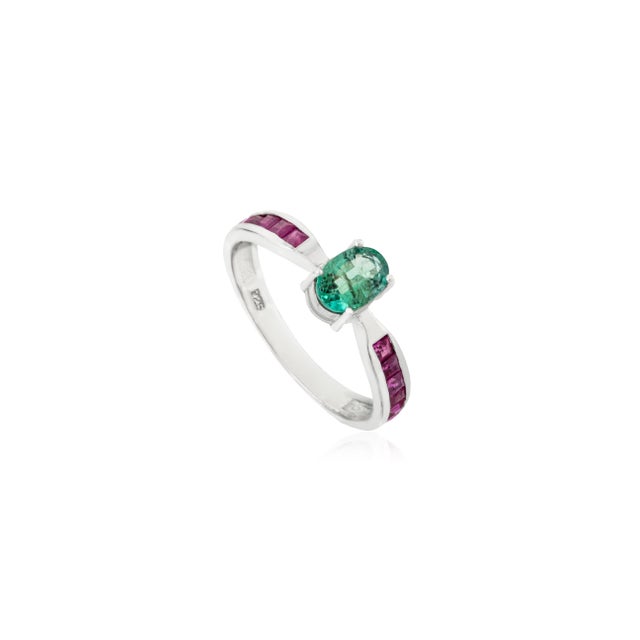 Contemporary Dainty 925 Solid Silver Oval Emerald & Ruby Promise Ring for Her - Size 7 For Sale - Image 3 of 11