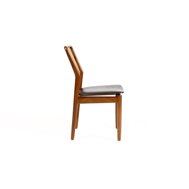 Mid-Century Modern 1960s Danish Modern / Mid Century Mahogany Dining Chair — Svend Madsen for Moreddi — Black Vinyl For Sale - Image 3 of 6