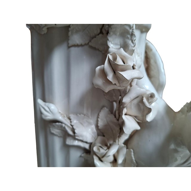 1980s Neo-Baroque Column with Ceramic Angels, 1980s For Sale - Image 5 of 14
