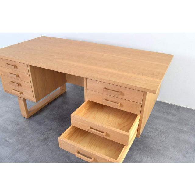 Mid-Century Oak Freestanding Desk by Torben Valeur & Henning Jensen for Dyrlund, 1960s For Sale - Image 17 of 18