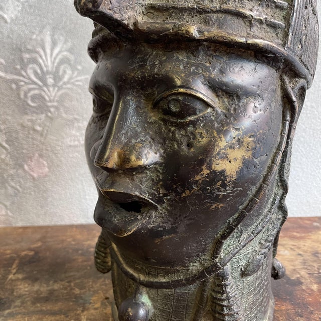 Lost-Wax Head of a Yoruba Oba from the Benin Kingdom, 1950s, Bronze For Sale - Image 4 of 14
