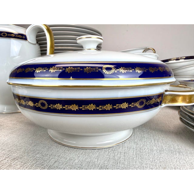 1940’s Rosenthal Winifred v Porcelain 118 Piece Dinnerware Serverware Set White, Gold, Cobalt Blue For Sale - Image 10 of 12