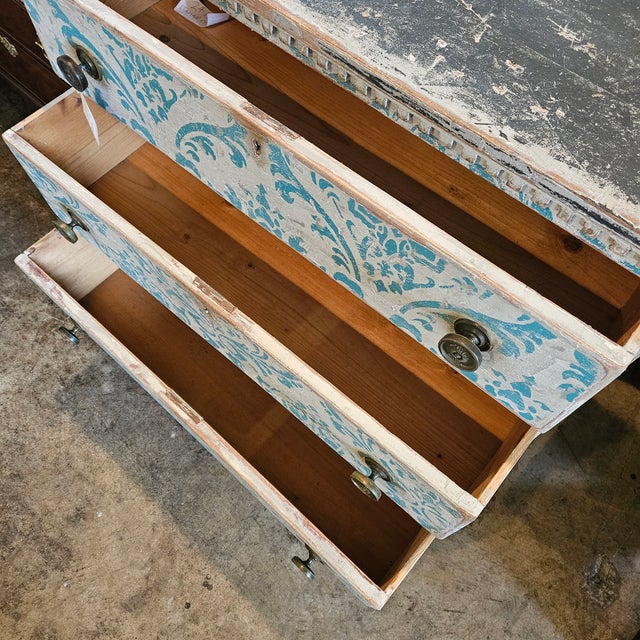 Late 19th Century English Blue and White 3 Drawer Italian Style Commode With Rosette Round Handles For Sale - Image 10 of 18