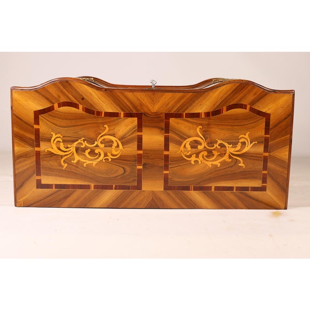 Baroque Chest of Drawers in Walnut, 1770 For Sale - Image 9 of 11