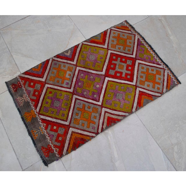 Hand-Woven Braided Small Rug Turkish Jajim Kilim - 19″ × 29″ For Sale - Image 12 of 13
