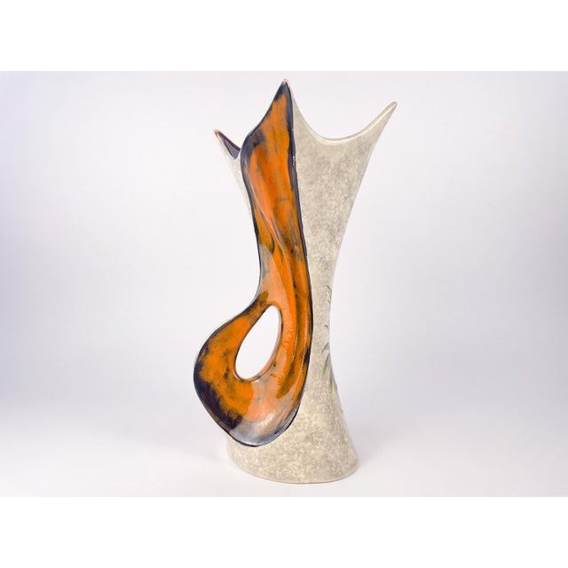 This sculptural ceramic vase signed “Tess” is attributed to the Manufacture de Villenauxe (Villenauxe‑la‑Grande, Aube,...