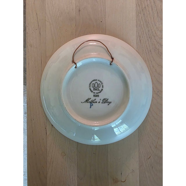 A gift for mom or a birthday: this vintage 1981 decorative collectible plate from Bing and Grondahl depicting a hare and...