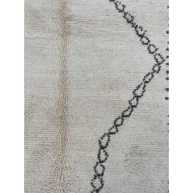 Mid-Century Modern White Contemporary Hand-Knotted Area Wool Rug Living Room Ethnic Decor For Sale - Image 3 of 10