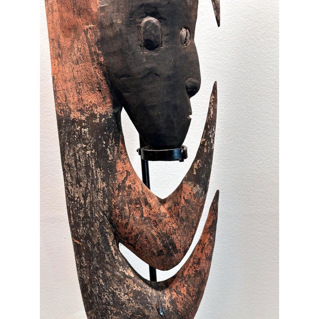Garra Hook Sculpture on Display Stand Mid-Sepik River Papua New Guinea For Sale - Image 14 of 18