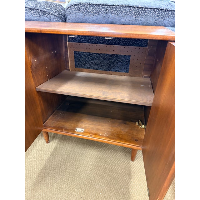Mid Century Foster McDavid Walnut Credenza Sideboard Console Cabinet For Sale - Image 4 of 9