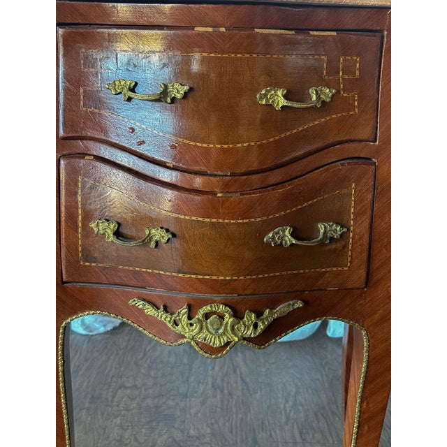 Wood 1940s Pair of French Louis XV Style Nightstands With Marble-Tops and Gilt Bronze Mounts For Sale - Image 7 of 11