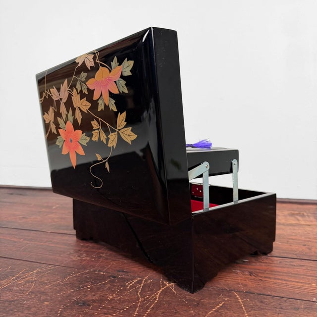 Japanese Aizu Lacquer Musical Jewellery Box, 1980s For Sale - Image 12 of 18