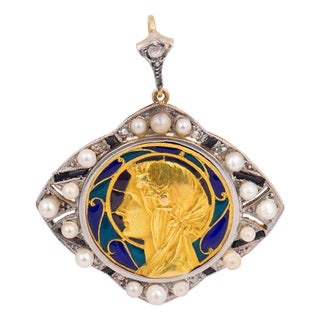 Late 19th Century Victorian Pearl 18k Yellow Gold Enamel Pendant For Sale