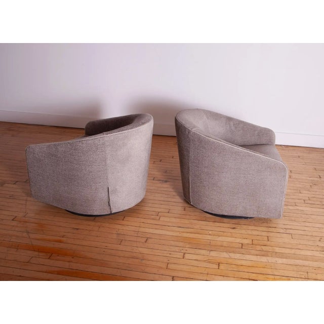 Minotti Pair of Minotti "Portofino" Swivel Lounge Chairs, 2010s For Sale - Image 4 of 7