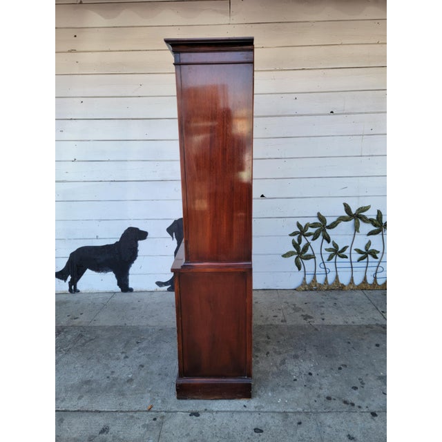 Vintage Traditional Mahogany Wood China Cabinet. For Sale - Image 4 of 18