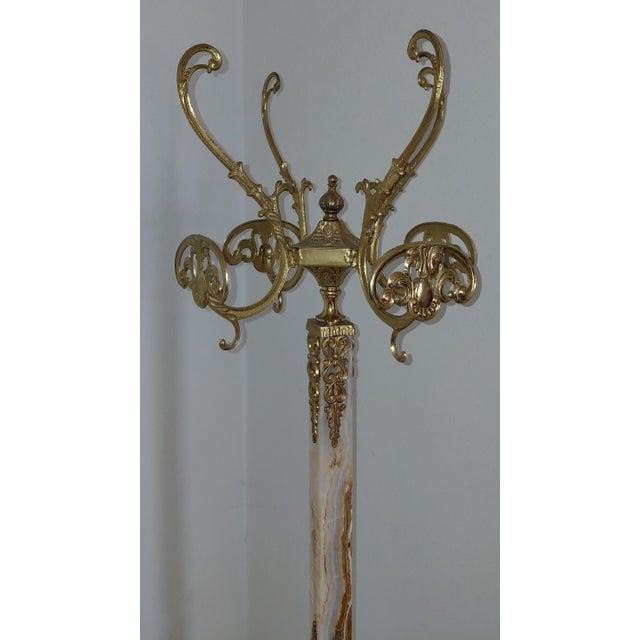 Elegant and refined coat hanger